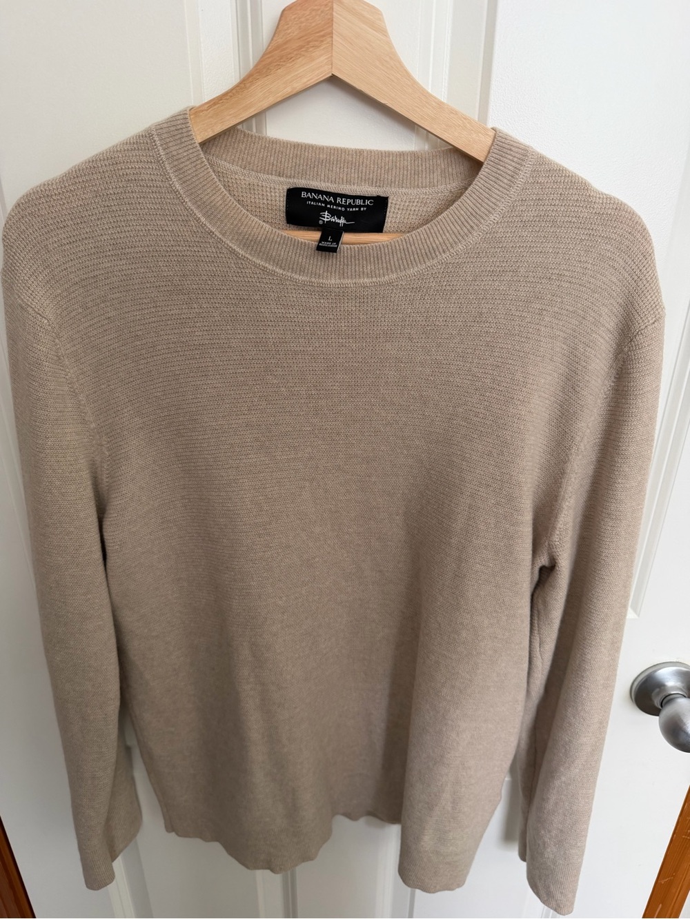 Banana Republic Men’s Crewneck Sweater — Beige